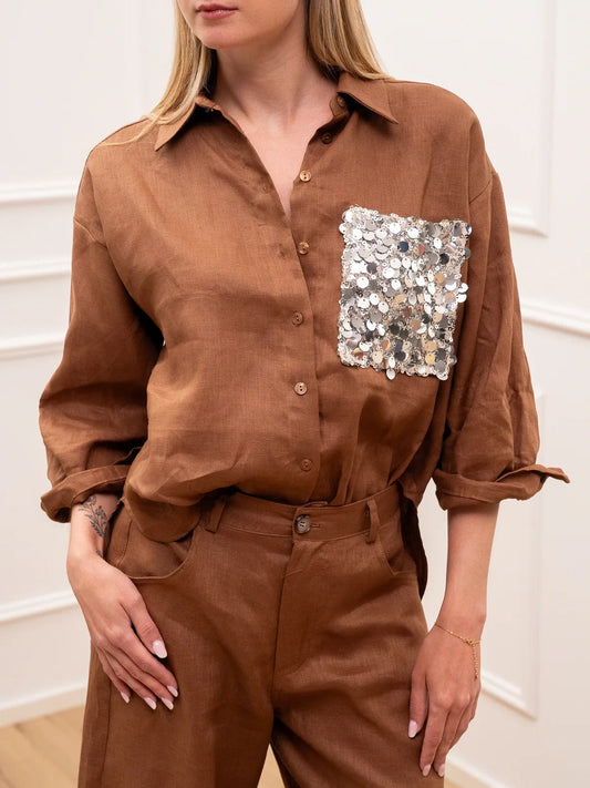 Chloe - Camisa Dreamer de lino desgastado con bolsillo de lentejuelas